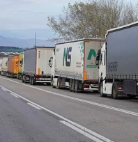 Yunanistan'daki çiftçi protestoları sınır kapılarında tır yoğunluğunu artırdı