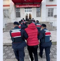 Yurt dışına kaçmaya çalışırken yakalanan 5 şüpheli tutuklandı