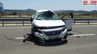 Otomobil radar aracına çarptı