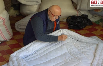 74 yaşındaki Ali Bıyık, geleneksel yorgancılığı Edirne'de ayakta tutuyor