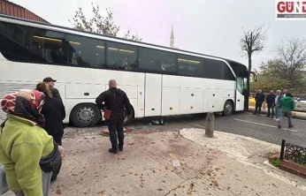 Aşiyan Bayırı'ndan inen otobüs kayarak yolu kapattı