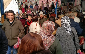 Bulgar ve Yunan turistler Edirne Ulus Pazarı'na akın etti