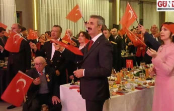 Cumhuriyet'in 102. yılı anısına pasta kesildi