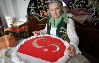 Eserlerini eski usullerle ilmek ilmek işliyor