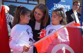 İba, Cumhuriyet coşkusunu vatandaşlarla ve çocuklarla birlikte yaşadı