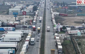 Kapıkule Sınır Kapısı'nda çift yönlü 7'şer kilometre tır kuyruğu oluştu