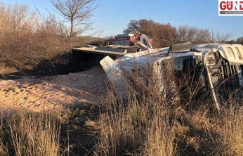 Kazada, tır sürücüsü yaralandı