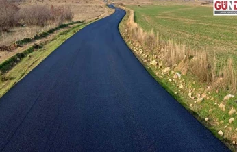 Köy yollarında sıcak asfalt çalışmaları sürüyor