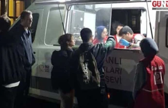 Kütüphane önünde öğrencilere sıcak çorba ikramı