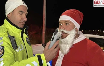 'Noel Baba' kostümlü sürücü Edirne'de trafik uygulamasına takıldı