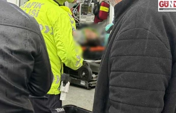 Otomobille çarpışan motosiklet sürücüsü yaralandı