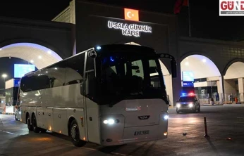 Samsunspor'la karşılaşacak AEK'nin taraftarları Türkiye'ye geldi