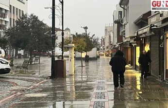 Şiddetli yağmur Edirne'de yaşamı olumsuz etkiledi, yollar suyla doldu