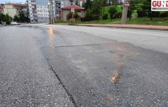 Şükrüpaşa Mahallesi'nde yamalı yolda su patlağı tepkilere sebep oldu