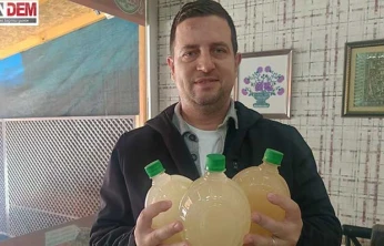 Tarihi Yöntemlerle Gül ve Çam Kozalağı Sirkesi Üretiliyor