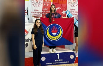 TED Edirne Koleji öğrencisi Çınarkök yüzme turnuvasında zirveye çıktı