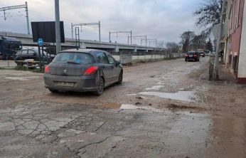 Tonlarca su yol boyunca boşa aktı