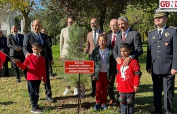 Trakya Üniversitesi'nde 102. Yıl Kutlaması İçin Fidanlar Toprakla Buluştu