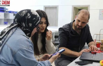 Üniversiteli gençlerden kadın güvenliğine teknolojik anahtarlık çözümü