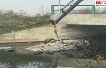 Üyüklütatar köyünde otomobil dereye uçtu