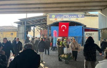 Yıl sonu alışverişi Cuma Pazarı'nda yoğunluk oluşturdu