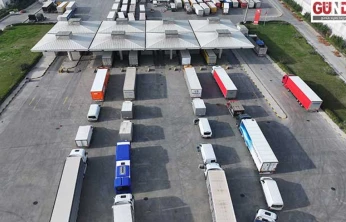 Yunanistan'daki çiftçi eylemi nedeniyle İpsala'dan geçemeyen tır şoförleri Kapıkule ve Hamzabeyli'ye yöneldi