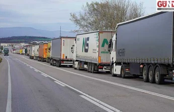 Yunanistan'daki çiftçi protestoları sınır kapılarında tır yoğunluğunu artırdı
