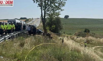 Ağaca çarpan otomobildeki 5 kişi öldü, 1 kişi yaralandı
