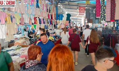 Cuma Pazarı'nda Yaz Ortası Canlılığı