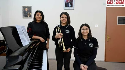 Depremzede kardeşler hayata müzikle tutundu