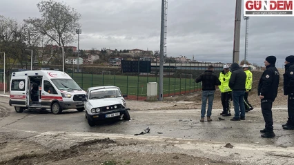 Edirne'de İki Otomobilin Çarpıştığı Kazada Sürücülerden Biri Yaralandı