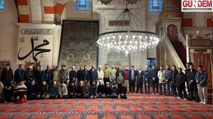 Gençler, Eski Camii'nde sabah namazında buluştu