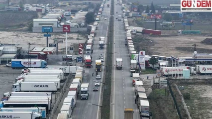 Kapıkule Sınır Kapısı'nda çift yönlü 7'şer kilometre tır kuyruğu oluştu