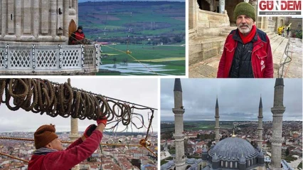 Minarelere astığı mahyalarla gökleri aydınlatıyor