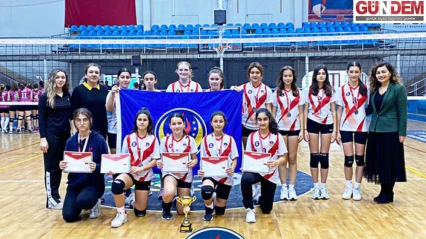 TED Edirne Koleji Ortaokul Yıldız Kız Voleybol Takımı il ikincisi oldu