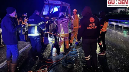 Tırla çarpışan traktörün sürücüsü sıkıştığı yerden itfaiye ekiplerince kurtarıldı