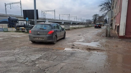 Tonlarca su yol boyunca boşa aktı