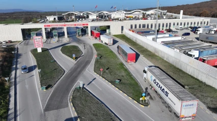 Yunanistan'daki çiftçi protestoları sınır kapılarında yoğunluğa yol açtı