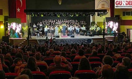 Liselilerin 'senfonik rock' konserine izleyicilerden tam not