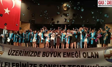 Meslek Yüksekokulu'nda mezuniyet coşkusu yaşandı