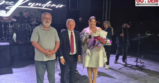 Tuğçe Kandemir İpsala'da konser verdi