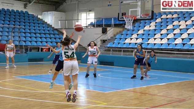 16 Yaş altı kızlar basketbol şampiyonası sona erdi