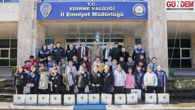 75. Yıl İlkokulu Öğrencileri Polis Haftası'na Özel Video Klip Hazırladı