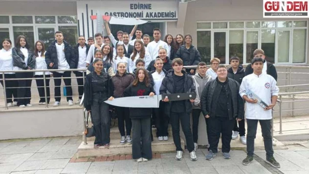 Aşçılık öğrencilerine eğitim