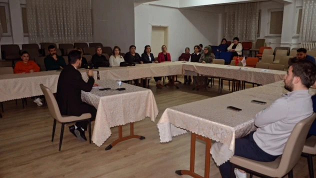 'Değerler Eğitiminde Ailenin Önemi'  söyleşisine yoğun katılım