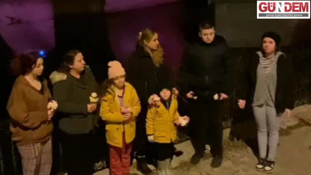 Depremin yıldönümünde hayatını kaybedenlerin anısına Meriç Nehri'ne karanfil bırakıldı