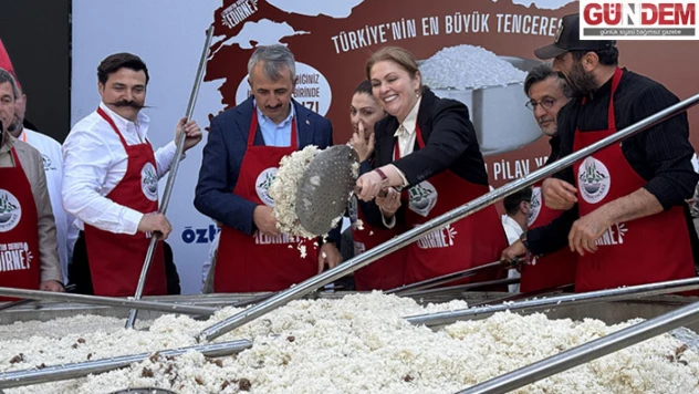 Dev tencerede İpsala pirincinden yapılan 6 ton pilav vatandaşlara dağıtıldı