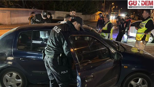 Edirne'de polis ekiplerince asayiş ve trafik denetimi gerçekleştirildi.