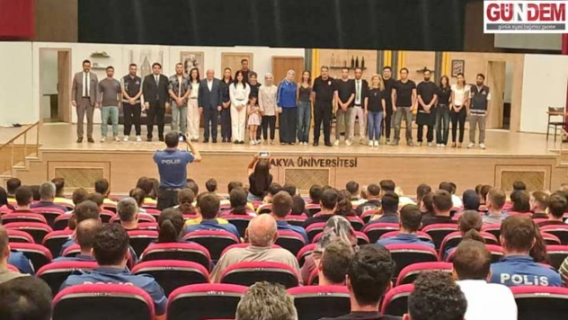 Edirne Emniyeti'nden tiyatro gösterisi