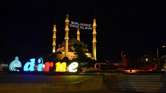 Korona tedbirli 15 Temmuz töreni